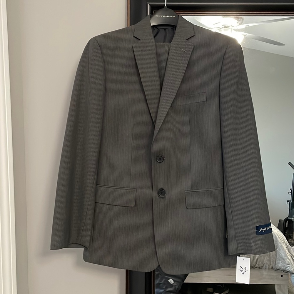 Boys suit grey pinstripe size 16 NWT Josef & Feiss men’s wear house